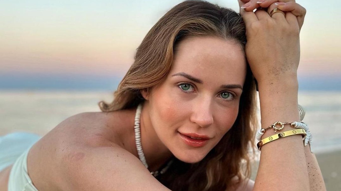 Наталья Денисенко показала фотосессию в купальнике и нарвалась на жесткую критику