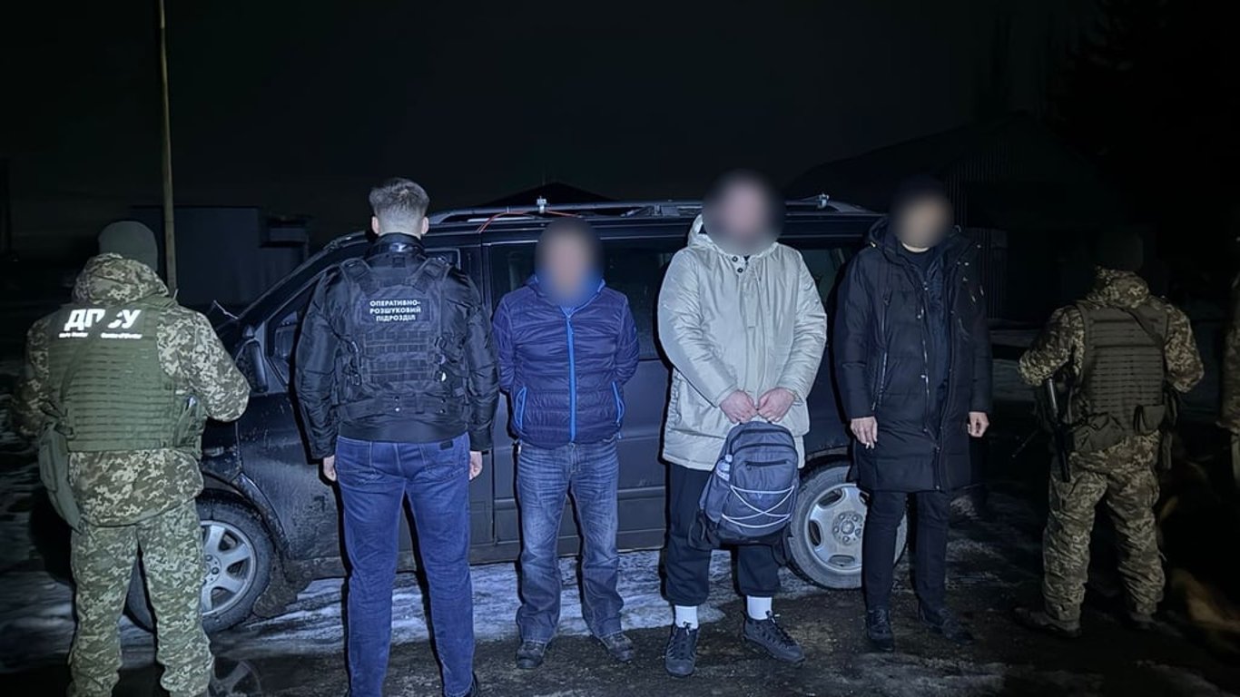 Такси в Румынию — на Буковине разоблачили уклонистов вместе с водителем