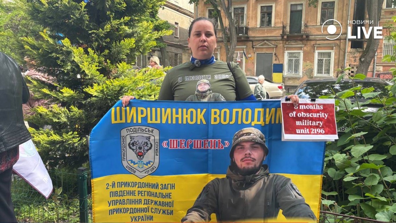 Мітинг та мовний скандал біля Червоного Хреста в Одесі - фото 1