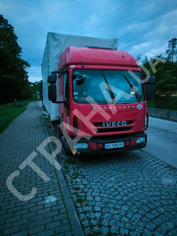 водители бросают грузовики на границе