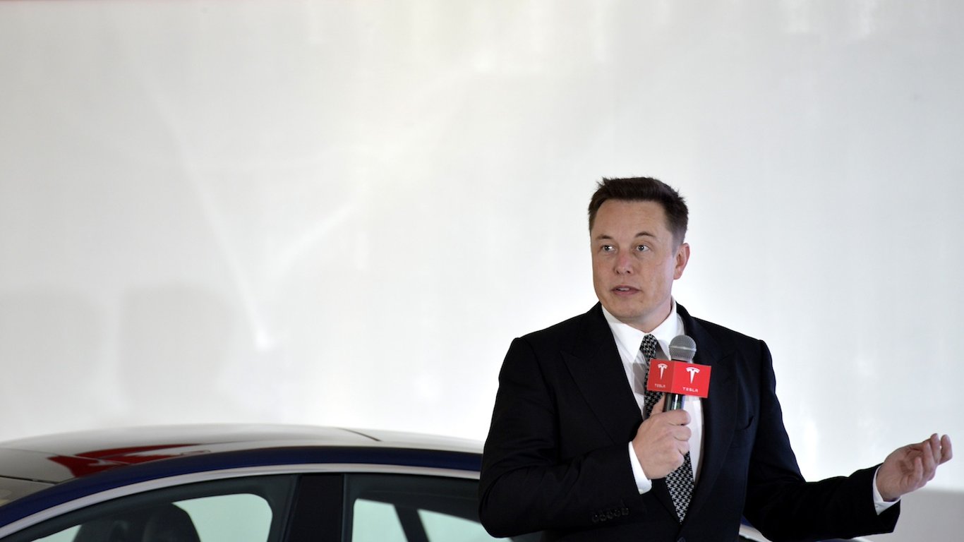 Завдяки Ілону Маску Tesla провалює продаж електрокарів в Європі