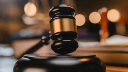 Чоловік вдарив працівника ТЦК ножем — чи покарав суд - 285x160