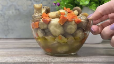Мариновані печериці  — рецепт в домашніх умовах за 15 хвилин - 285x160