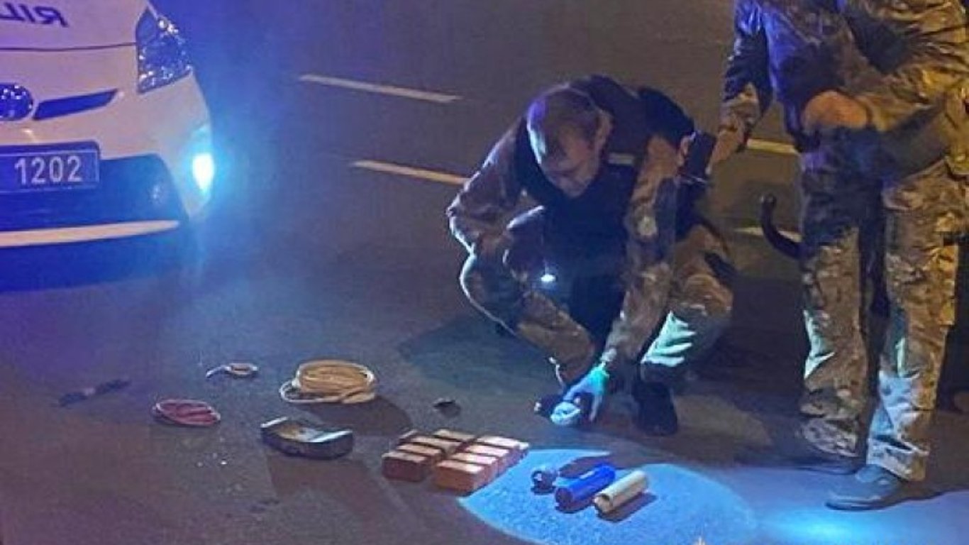 Одесские полицейские обнаружили авто, полностью забитое взрывчаткой
