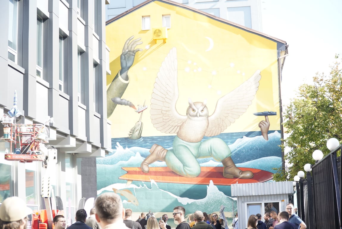 "Мудрий панує над зірками" — у Києві з'явився мурал, присвячений розвідці - фото 3