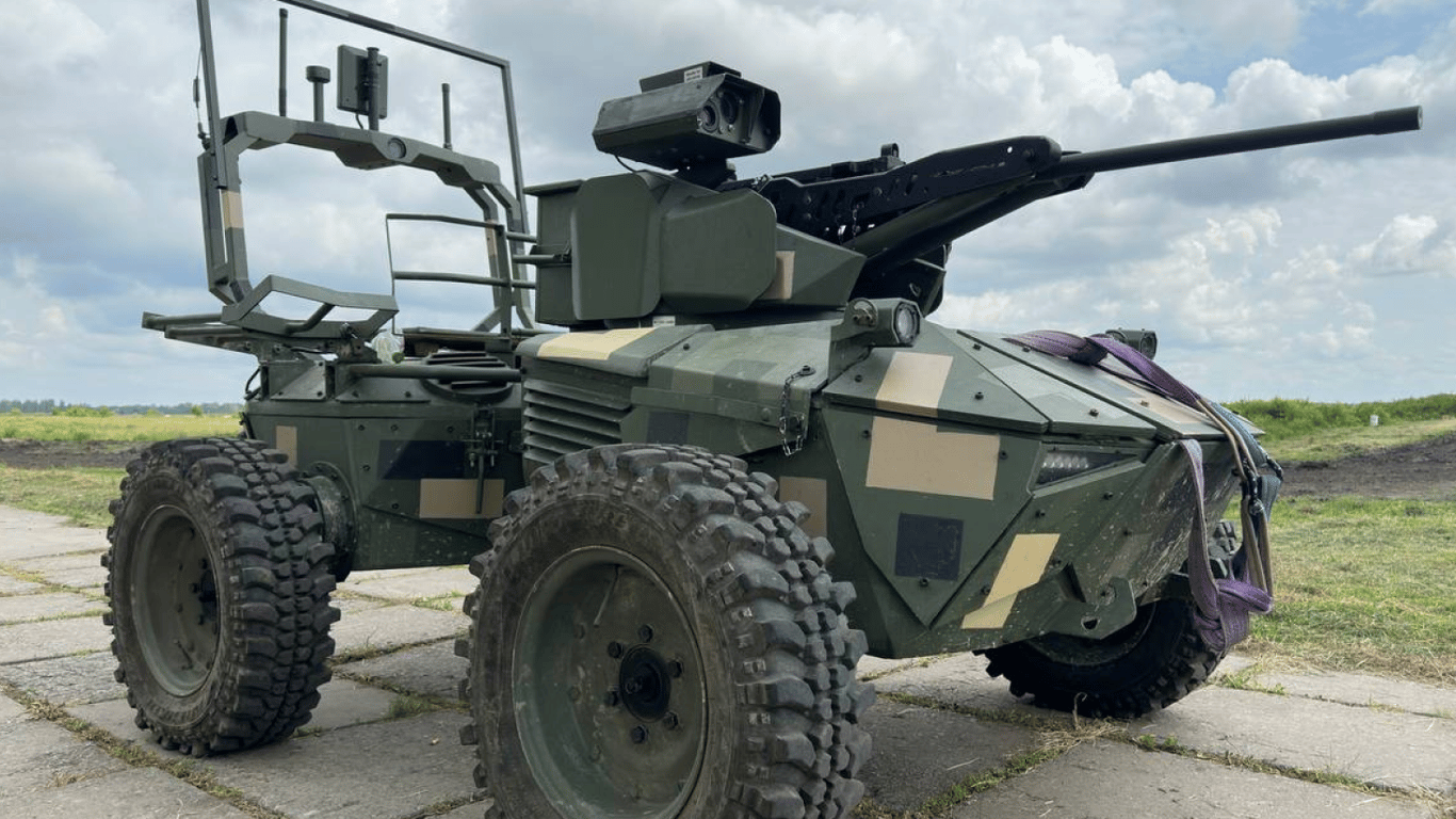Українські захисники випробовують на полі бою безпілотний робот Ironclad