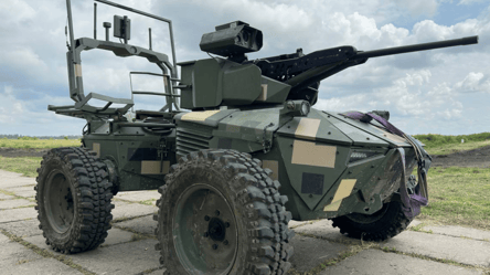 Українські захисники випробовують на полі бою безпілотний робот Ironclad - 285x160