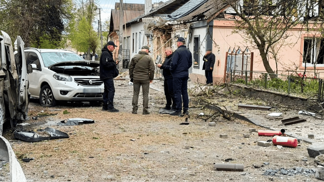 Росіяни атакували житлові будинки на Рівненщині: є постраждалі