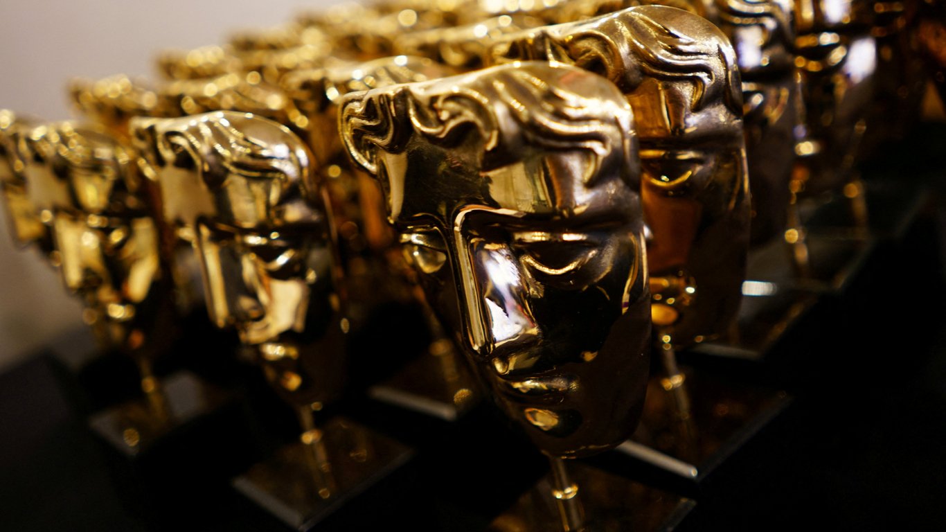 Стартовала церемония вручения кинопремии BAFTA 2023: фото из красной дорожки