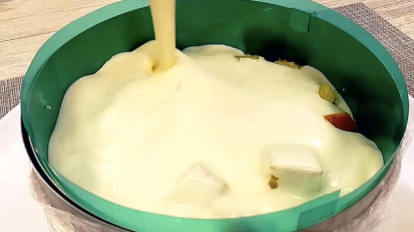 смачний торт зі сметаною