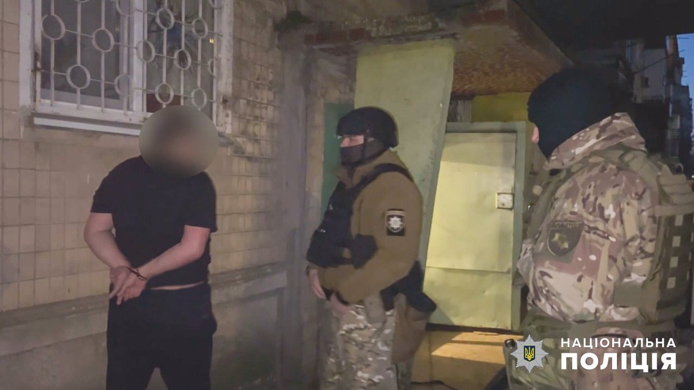 Продавали наркотики шляхом "закладок" — в Одесі затримали подружжя