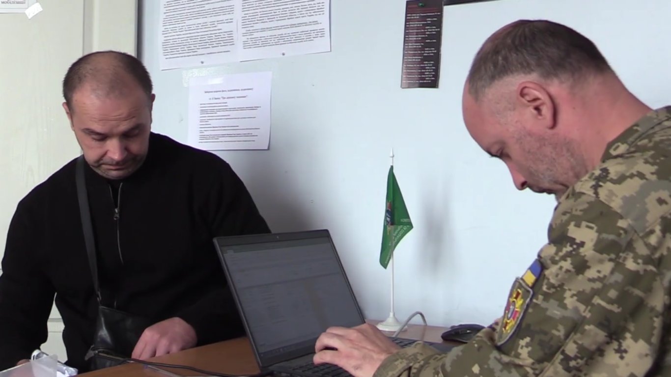 Изъятие телефонов у военнообязанных: в ТЦК назвали причину