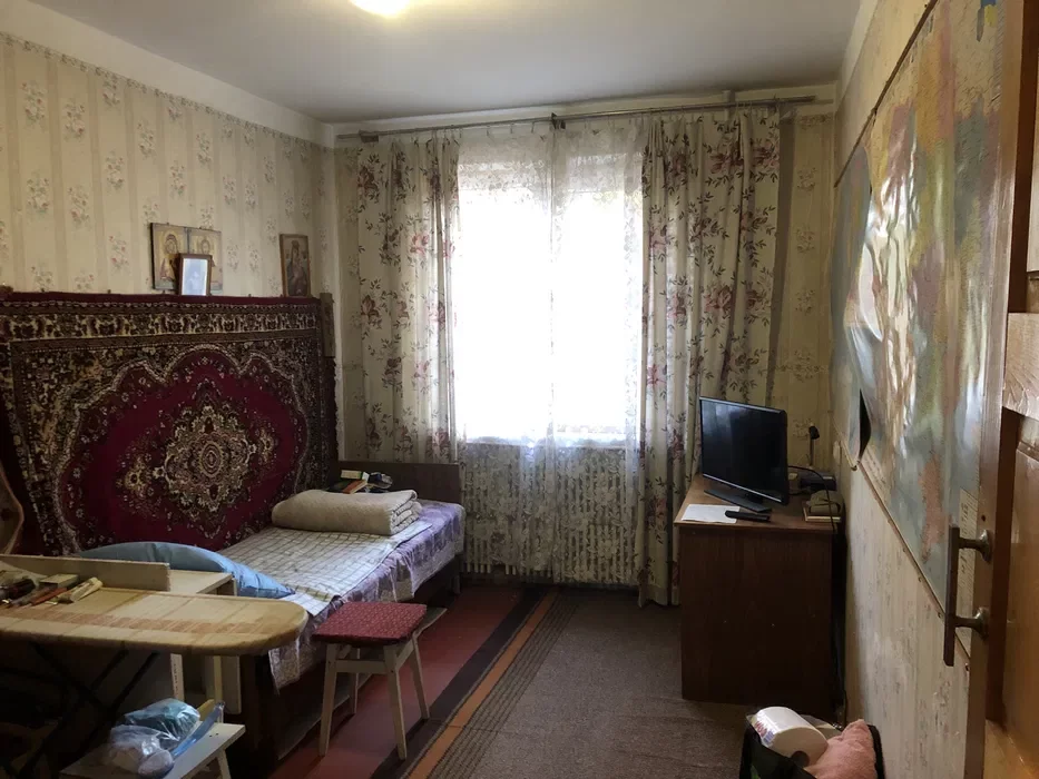 Двокімнатна квартира з старим ремонтом