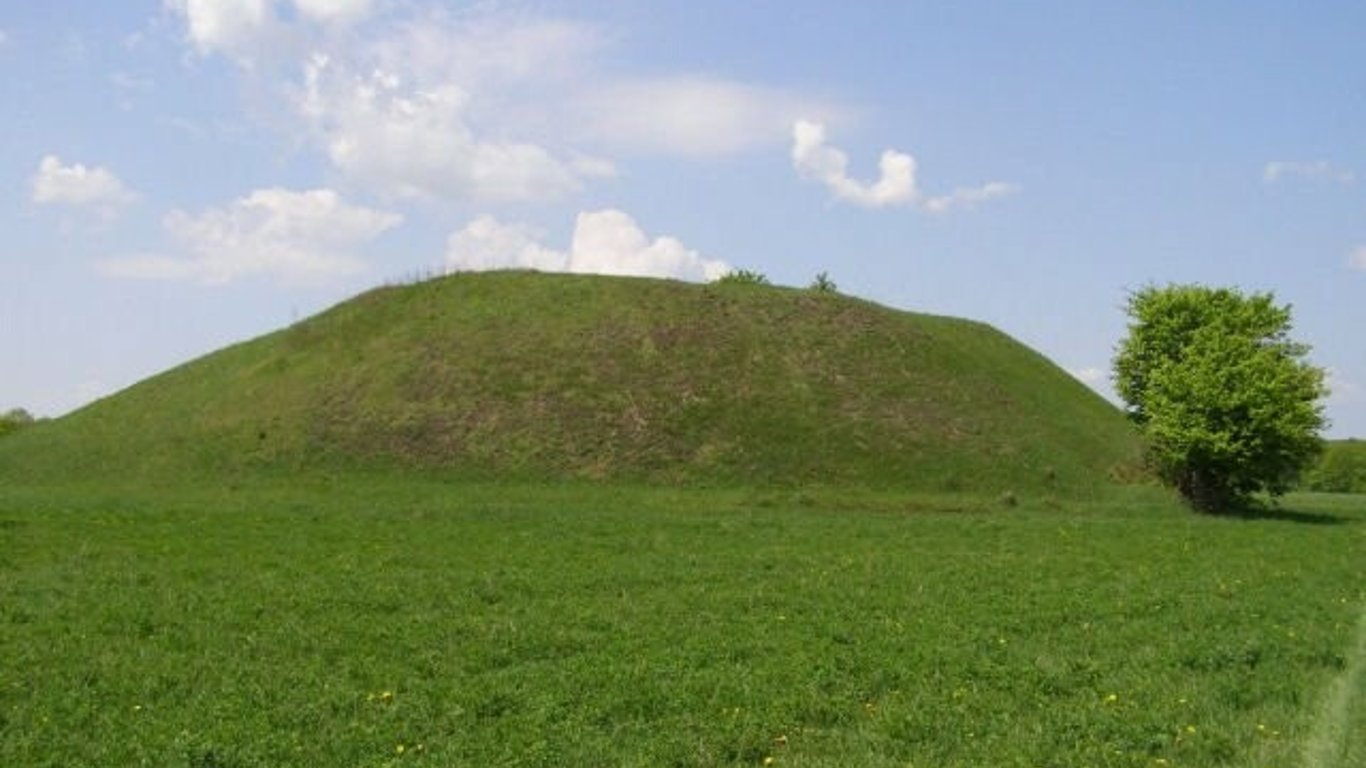 Незаконно заволоділи курганом на Миколаївщині: деталі від прокуратури