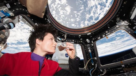 Як випити каву у космосі — астронавтка показала свій ранок в умовах невагомості - 285x160