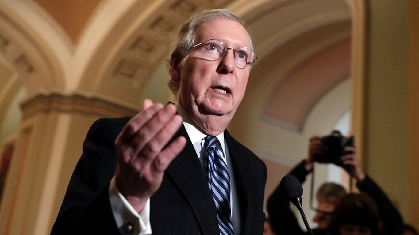 Лидер республиканцев в Сенате США предложил принять временный бюджет без денег для Украины