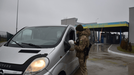 Понад 400 авто в заторах: черги на кордоні України - 290x160