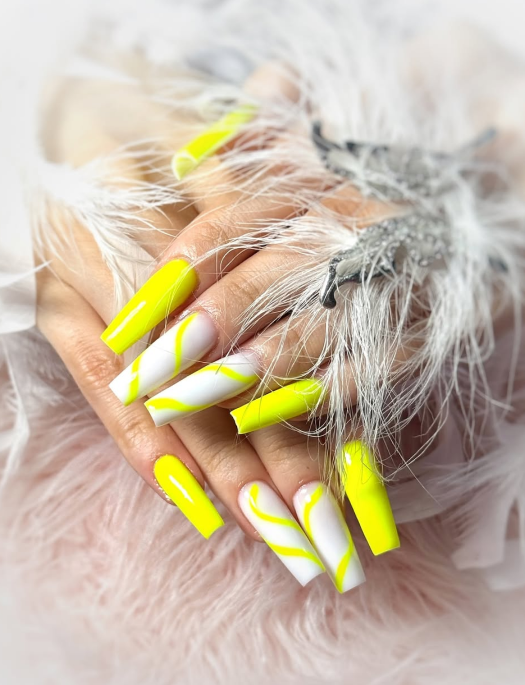 Антитрендовий манікюр осінь 2025