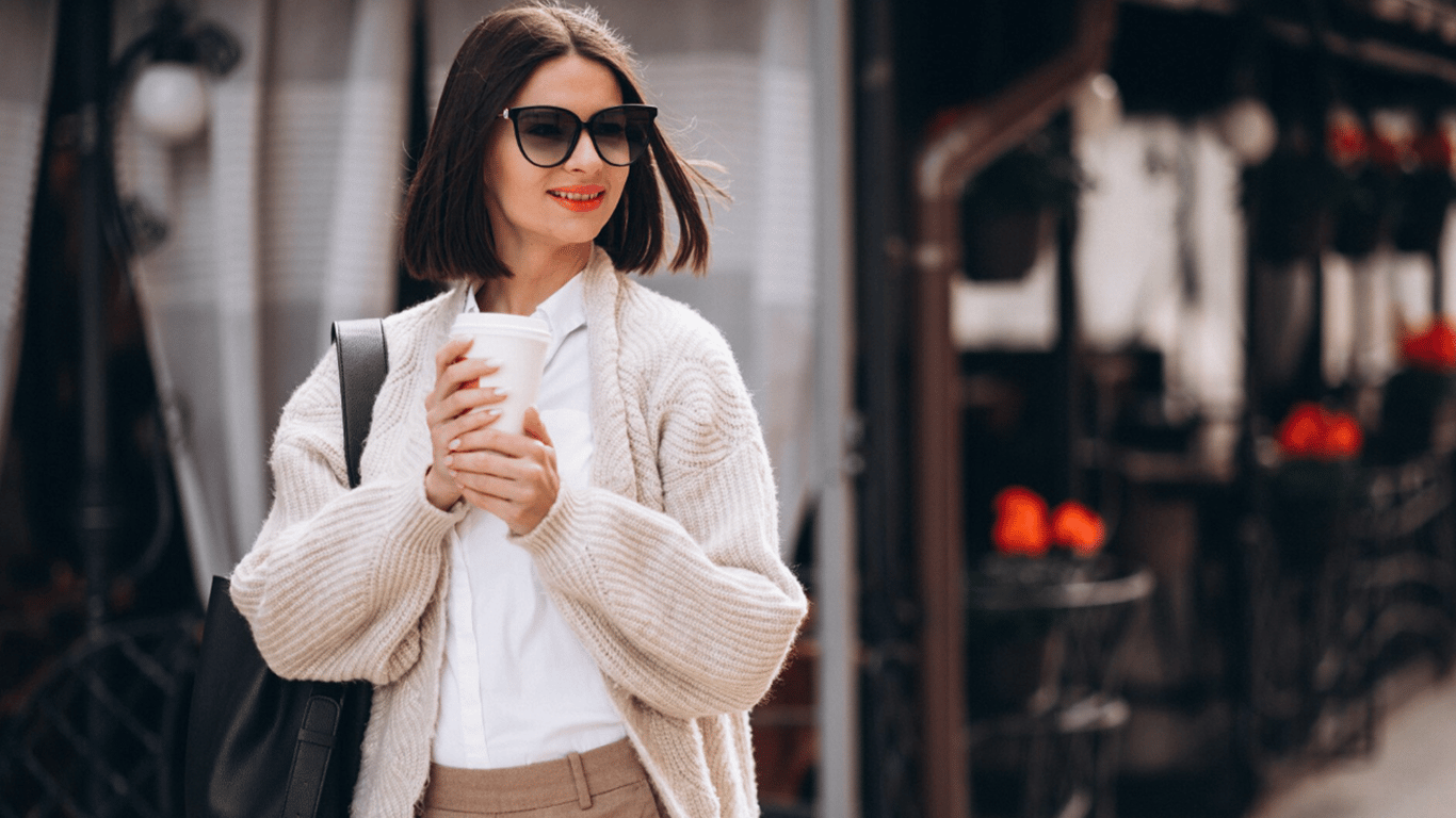 4 речі, які є базою в гардеробі стильної та впевненої в собі жінки