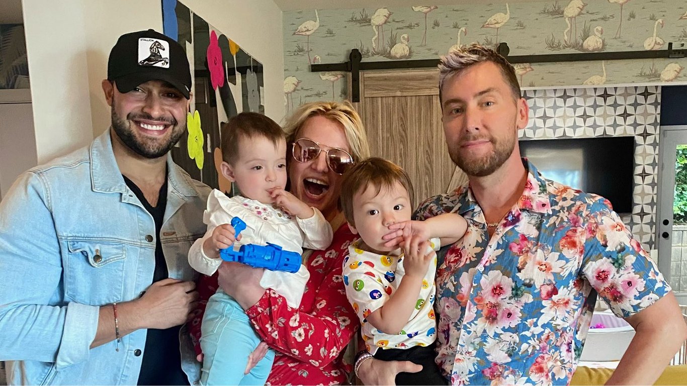 Брітні Спірс з чоловіком завітали до соліста гурту NSYNC та подуркували з його дітьми
