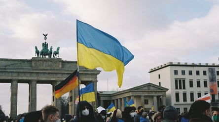 Почему украинские беженцы массово переезжают в Германию — какие условия в 2024 году - 285x160