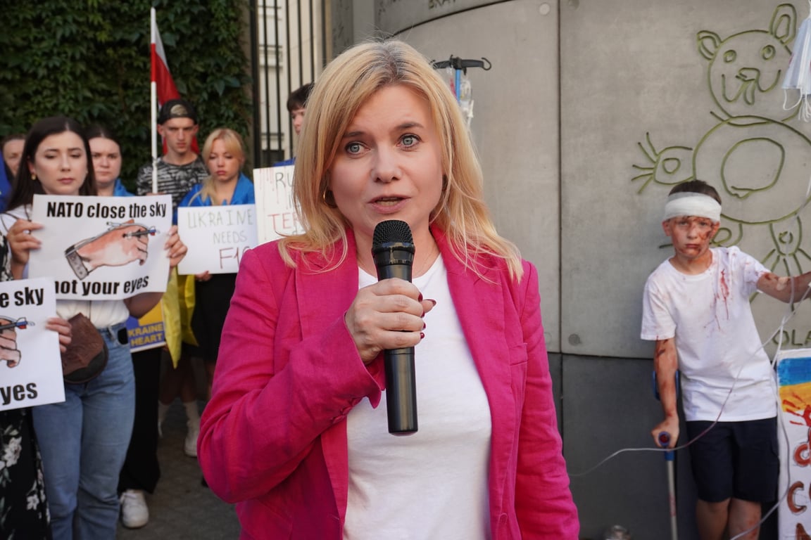 У Варшаві пройшла акція протесту проти російської агресії біля дитячої лікарні - фото 5