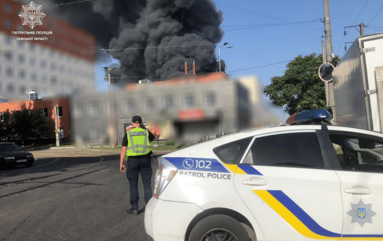 Дим від пожежі в Одесі