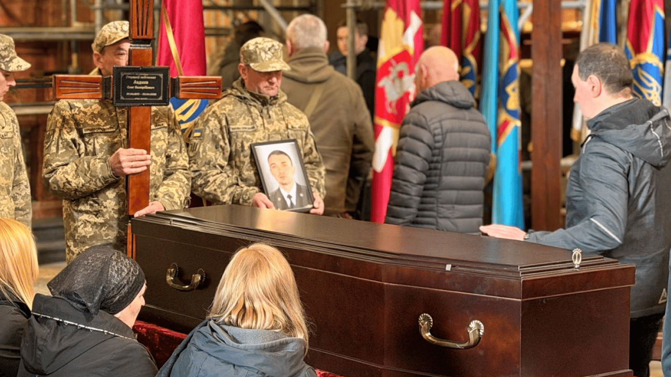 У Львові попрощалися із вбитим військовим ТЦК: фоторепортаж