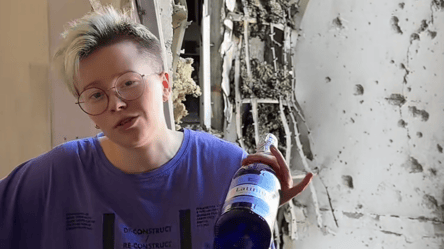 Уцелело шампанское — киевлянка показала жилье после обстрела - 285x160