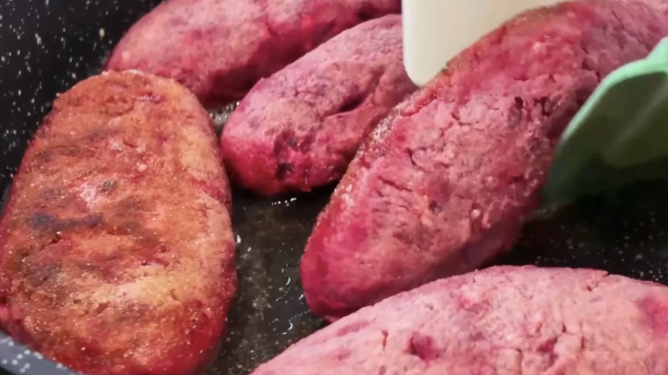 смачні котлети з буряком та гречкою