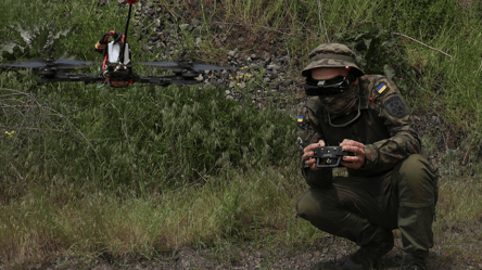 ГУР просит украинцев не публиковать кадры применения беспилотников - 285x160