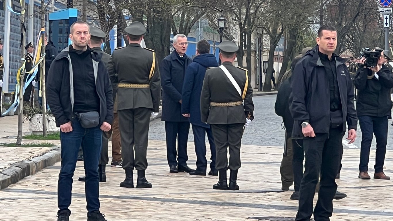 В Киев прибыл генсек НАТО Столтенберг