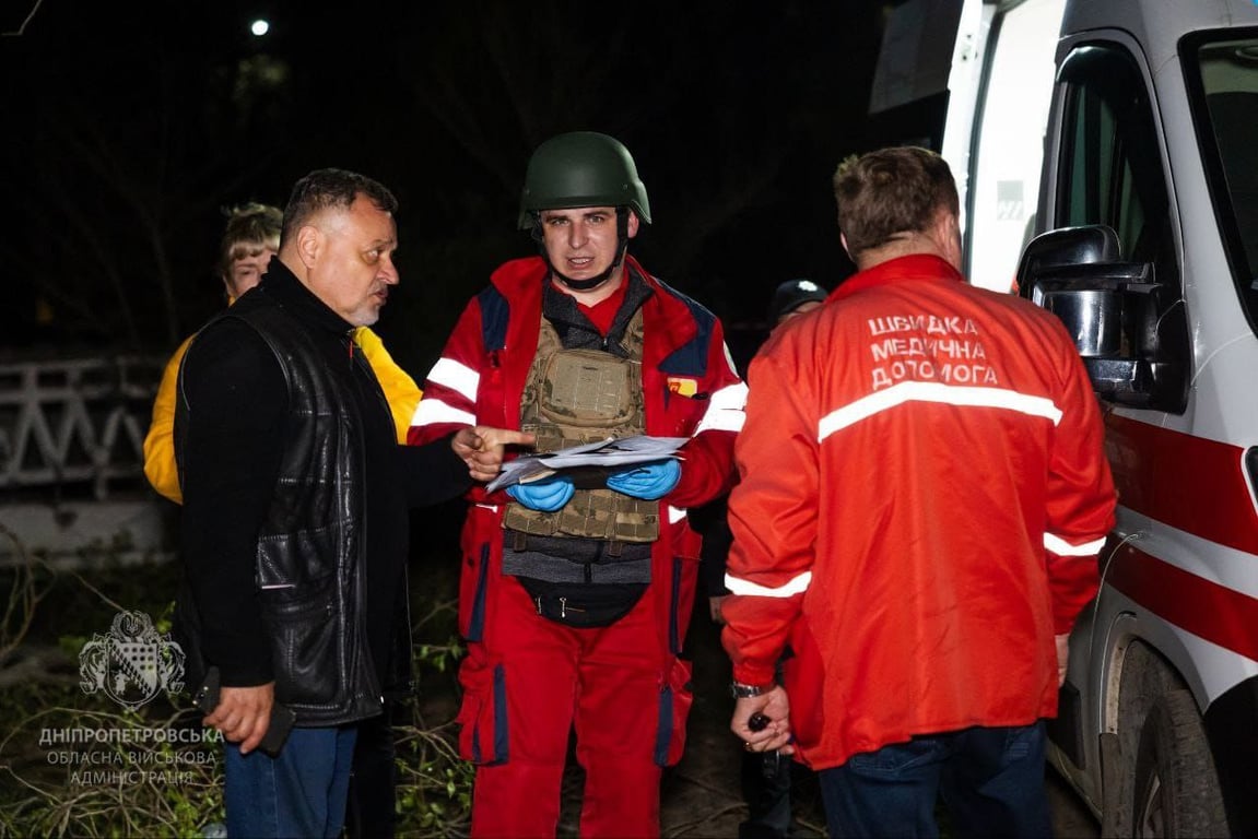 Зруйновані приватні будинки, гаражі та дитячий майданчик після атаки БпЛА на Кривий Ріг