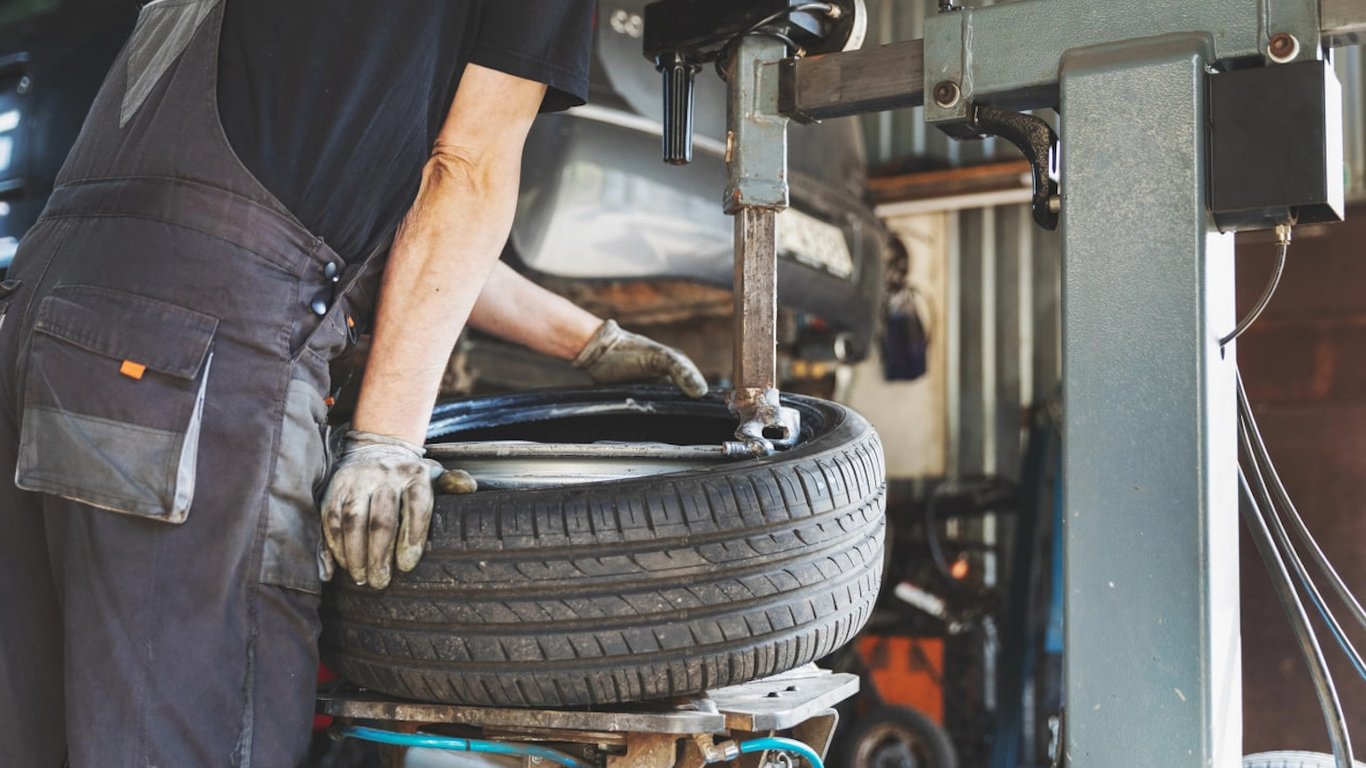 Шесть ошибок шиномонтажника, за которые поплатится водитель