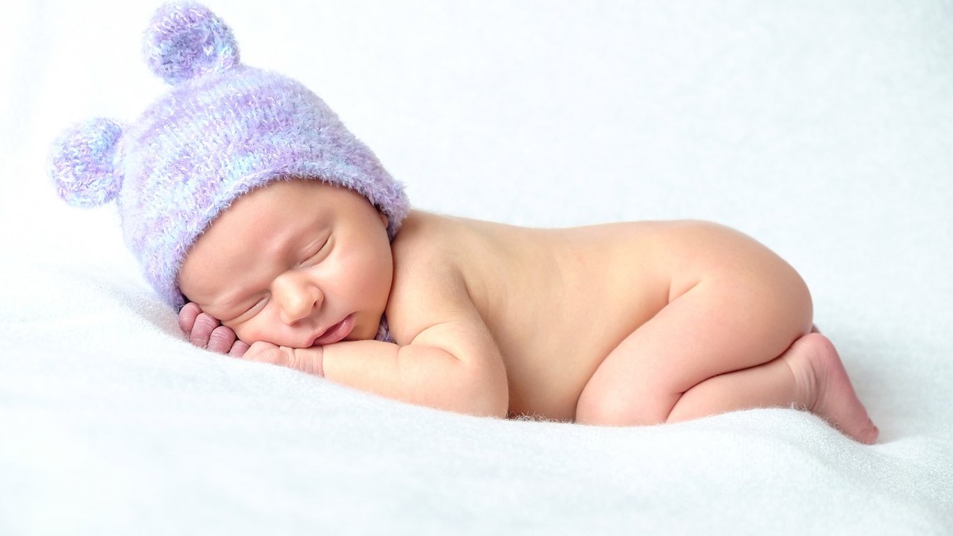 Населення Одеси поповнило 159 малюків: календар щеплень з перших днів