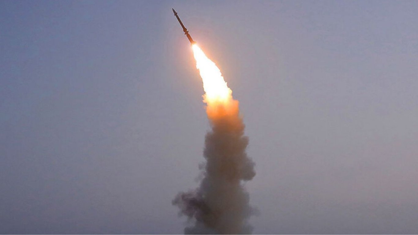 Російська ракета влучила у об'єкт критичної інфраструктури у Хмельницькому