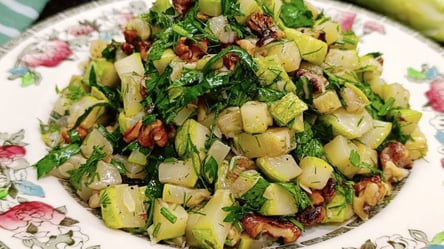 Летний салат с кабачками и орехами: вкусно и полезно - 290x160