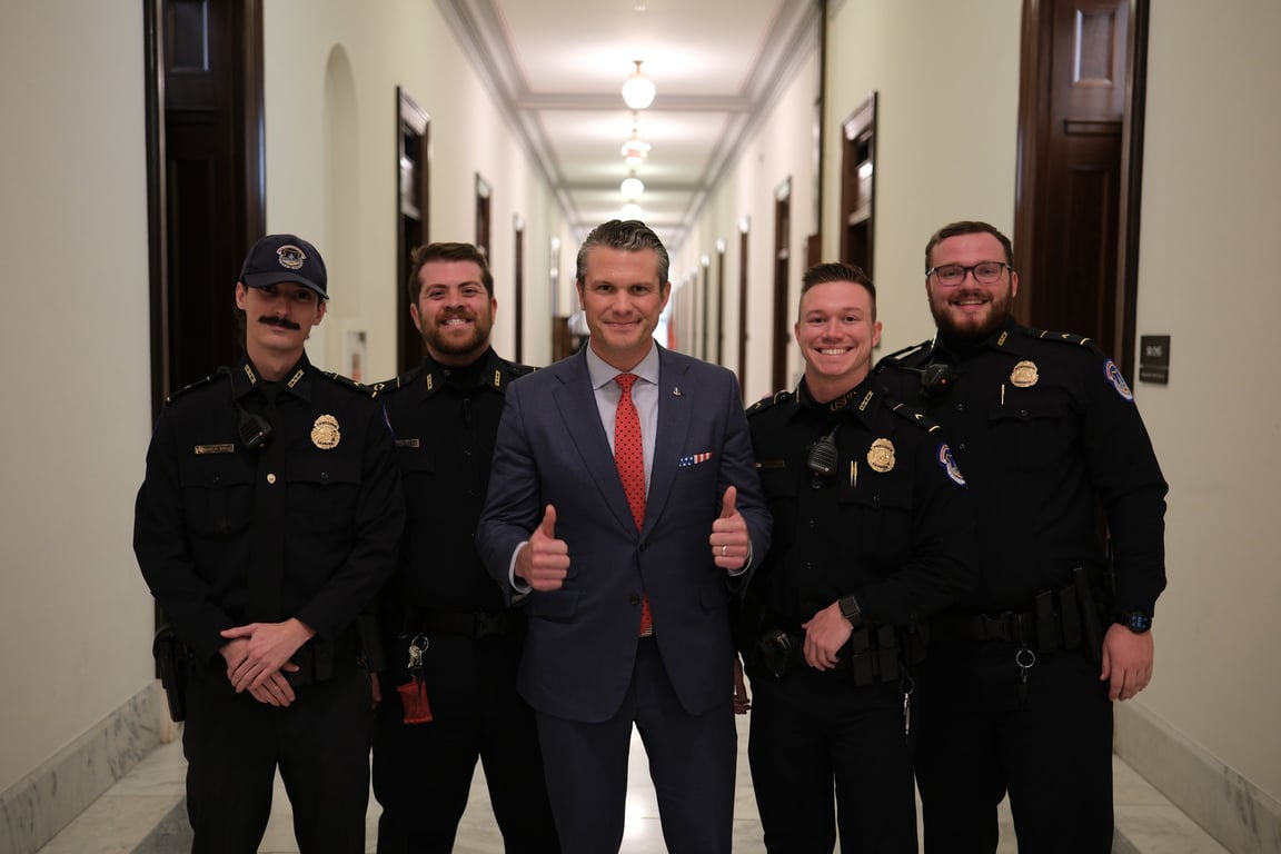 Піт Хегсет з поліцією