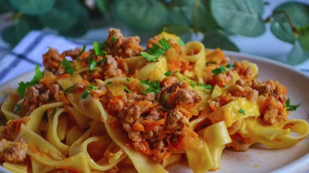 Лінива лазанья на сковорідці за 20 хвилин — рецепт на вечерю - 285x160