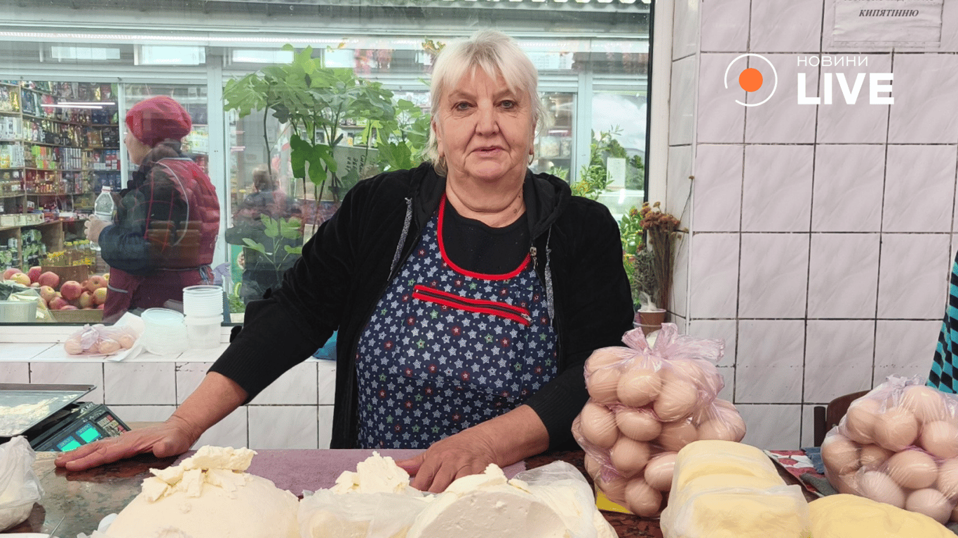 Анна про ціни і кількість покупців на Київському ринку в Одесі. Фото: Новини.LIVE