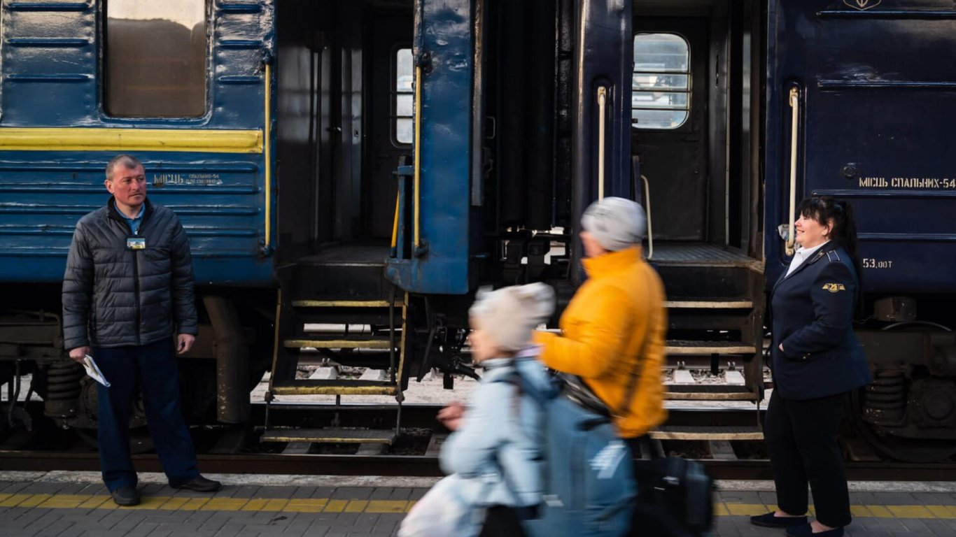 Запізнення на рейси через повітряну тривогу — у Мінреінтеграції розповіли, що робити