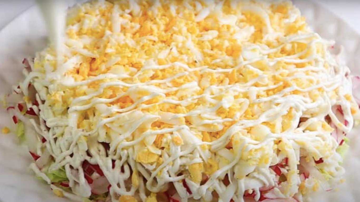 салат, який багатий смак, дешевий за складом