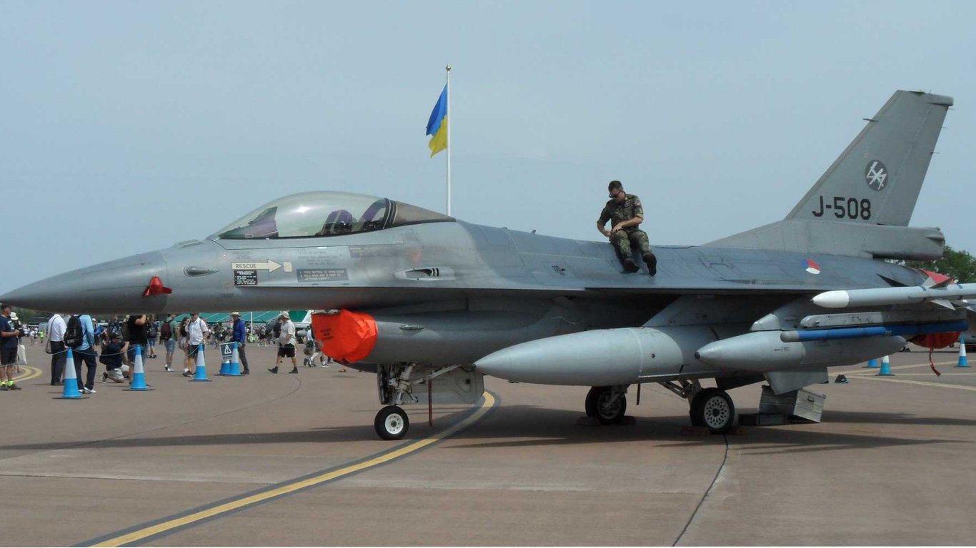 Истребитель F-16