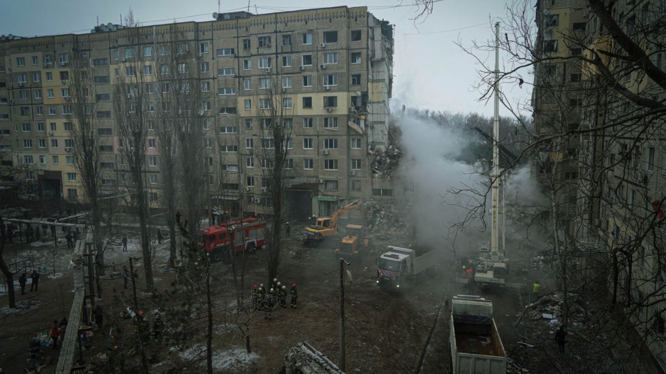 Удар по дому в Днепре: журналисты позвонили военным рф, причастным к атаке