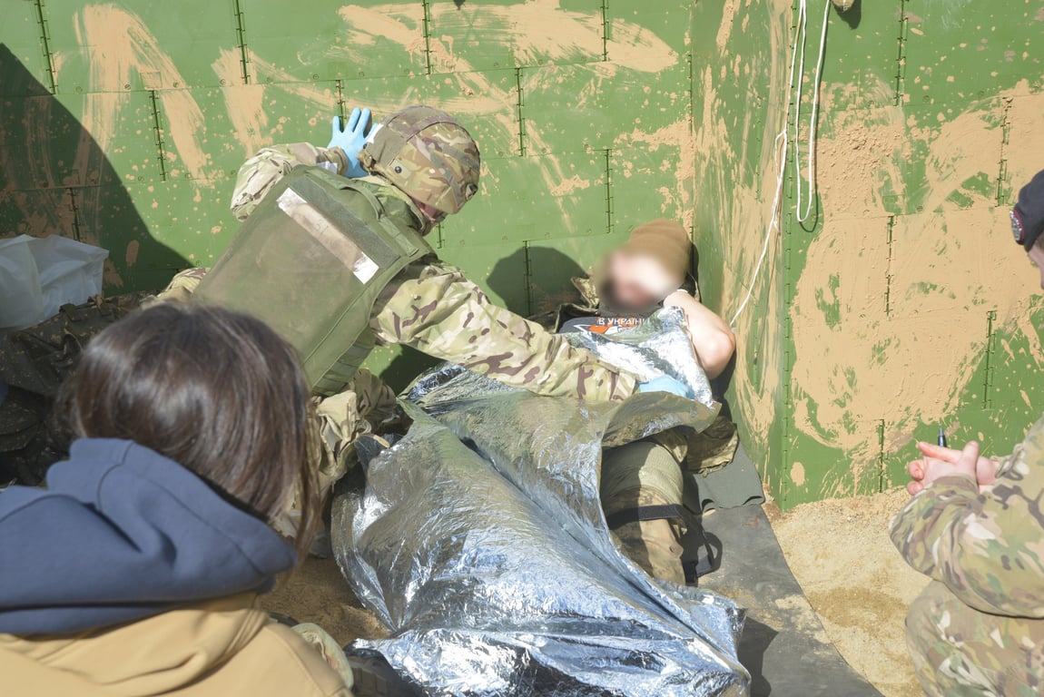 Україні військові пройшли навчання з тактичної медицини у Британії — кадри від Генштабу - фото 1