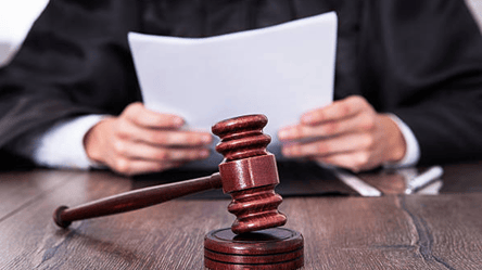 Замах на голову ОТГ через повістку до ТЦК — чоловік отримав вирок - 285x160