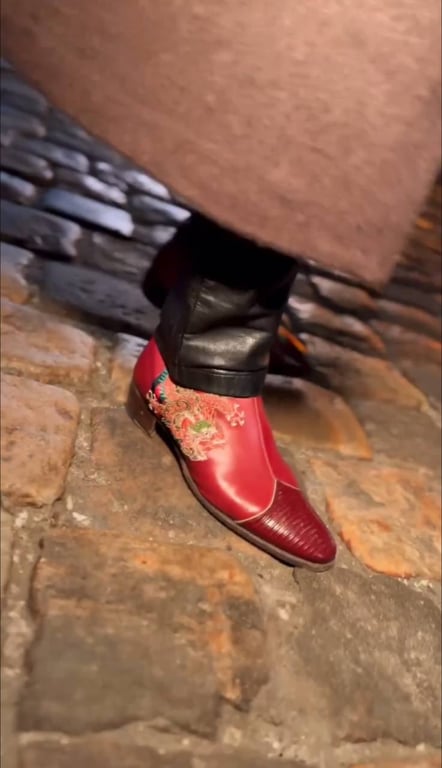Взуття ALEKSEEV. Фото: стоп-кадр відео
