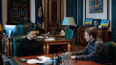 Зеленский встретился с "Редисом" и похвалил "Азов" - 304x171