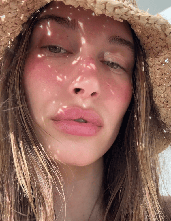 Гейлі Бібер часто можна побачити з мінімальним макіяжем