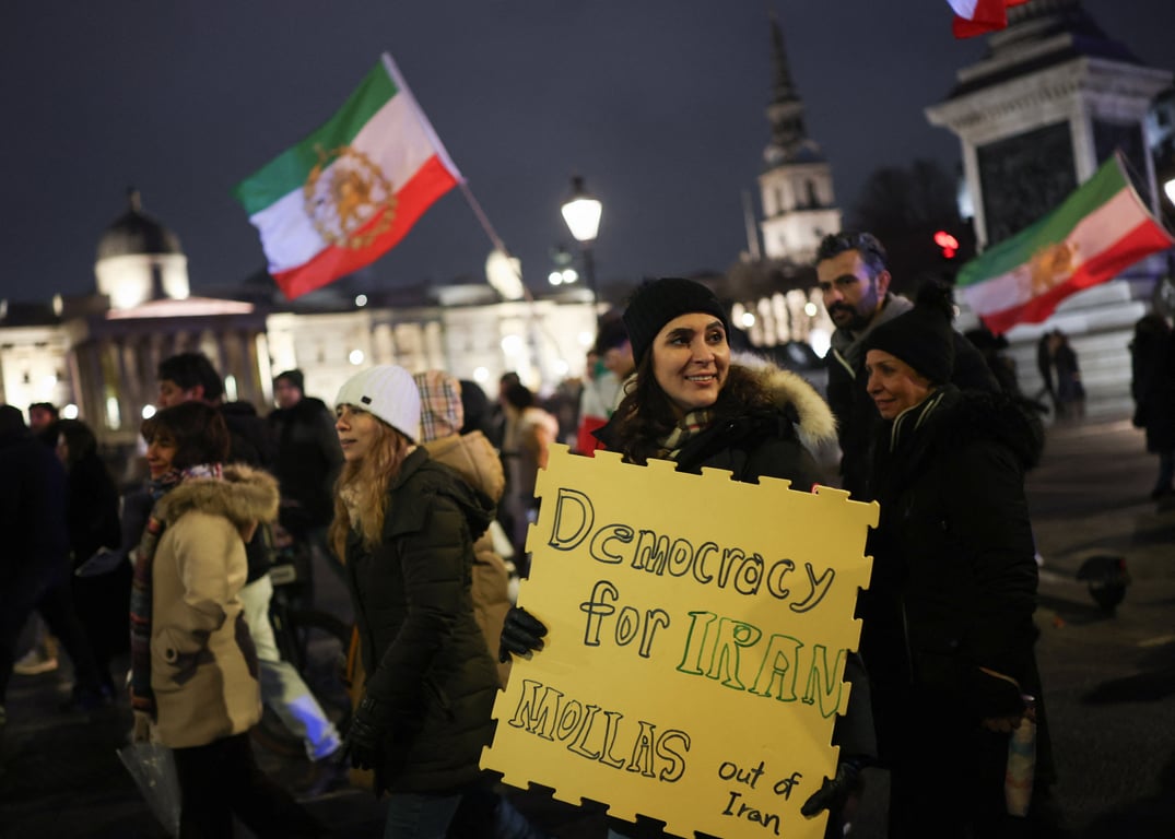 Количество погибших во время протестов в Иране увеличилось - фото 1